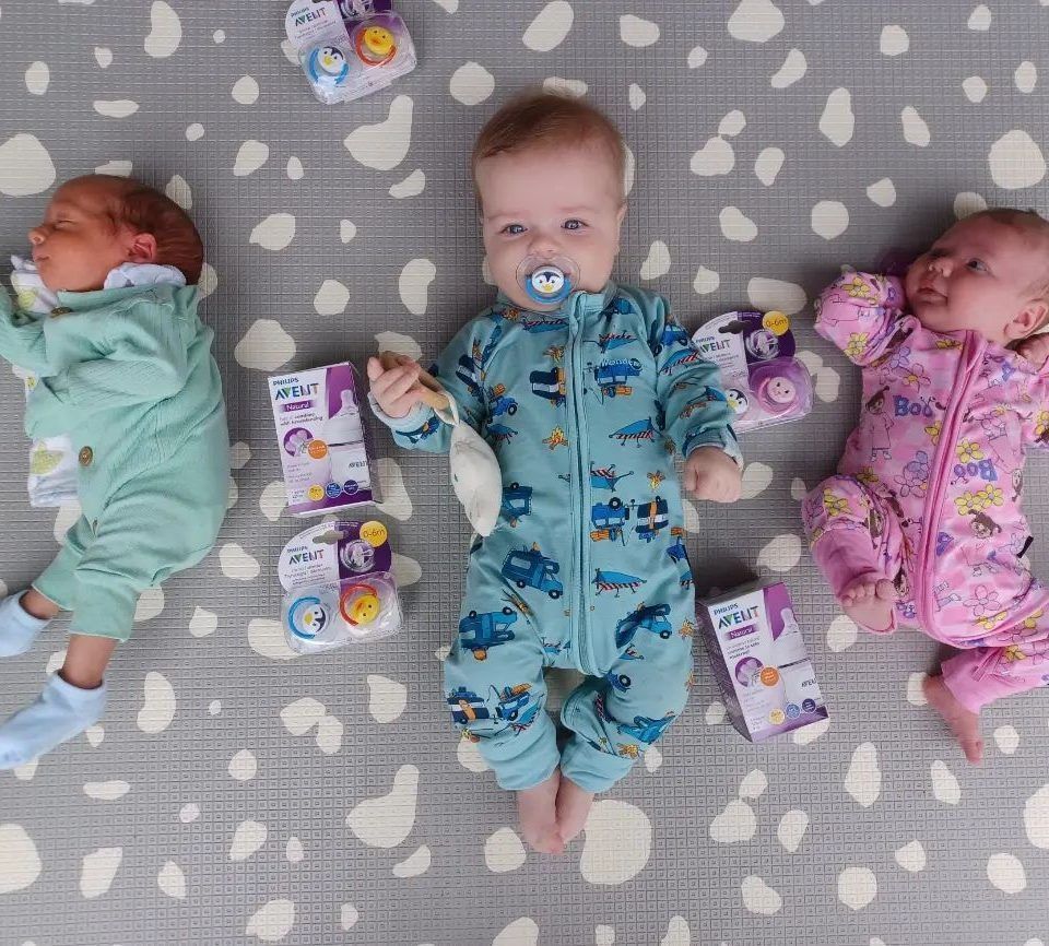 3 babies using Philips Avent